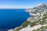 <center>Versant ouest de la crête de Sormiou.</center>Massif de Marseilleveyre, calanque de Cortiou, l'île de la Melette, calanque de Marseilleveyre,l' île de Jarre.