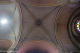 <center>Couvent et Eglise des Dominicains. </center> En récitant chaque dizaine du rosaire, il convient de méditer sur un mystère (soit de la vie de Jésus, soit de celle de Marie).On reconnait traditionnellement trois catégories de mystères : les mystères joyeux (l’Annonciation, la Visitation, la Nativité de Jésus, la présentation de Jésus au Temple, le recouvrement de Jésus au Temple), les mystères douloureux (l’agonie de Jésus au jardin des oliviers, la flagellation, le couronnement d’épines, le portement de croix, la mort de Jésus sur la croix) et les mystères glorieux (la Résurrection de Jésus, l’Ascension de Jésus, la Pentecôte, l’Assomption de Marie, le Couronnement de Marie). Chaque catégorie comprend cinq mystères, correspondant aux cinq dizaines du chapelet.