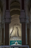 <center>Basilique du Sacré-Cœur. </center>  Le chœur, cerné d'un déambulatoire, se prolonge par une chapelle axiale.