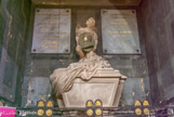 <center>Saint Joseph intra muros. </center> Monument funéraire du fondateur de l'église, l'abbé Antoine Marie Joseph Abbat. Un ange à genoux, au sommet du monument, porte le portrait en médaillon de l'abbé Abbat (1831-1866).