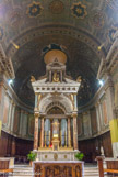 <center>Saint Joseph intra muros. </center> La nef se termine par un sanctuaire de 15 m de long, en forme d'hémicycle.