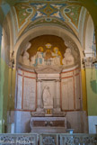<center>Saint Joseph intra muros. </center> Abside du bas-côté gauche. L'autel de la Vierge. Don de Mme Noilly Prat. Dans le cul-de-four de l'abside, une fresque illustrant la Trinité.