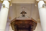 <center>Eglise St Lazare. </center> L'abat-voie de la chaire.