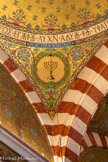 <center>Les pendentifs de la coupole centrale</center>Le chandelier à sept branches. Christ, vrai chandelier aux sept lumières s'allumant au feu inaccessible : Germain Ier, patriarche de Constantinople (+ 830).