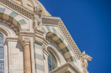 <center>Notre-Dame de la Garde</center>La lanterne du choeur. Entre chaque face, un pilastre est surmonté d'une statue représentant un lion.