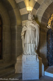 <center>Entrée de la crypte.</center>Statue d'Eugène Mazenod.