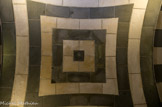 <center>Entrée de la crypte.</center>La voûte du vestibule..