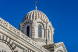 <center>Notre-Dame de la Garde</center>La lanterne octogonale du choeur est surmontée d'un dôme.