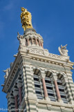 <center>Notre-Dame de la Garde.</center>Chaque face du beffroi est constituée de trois grandes baies aux colonnes de granit rouge derrière lesquelles sont placés les abat-sons.