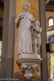 <center>L'église de La Trinité. </center> Statue de saint Jean Dom Bosco.