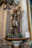 <center>L'église de La Trinité. </center> Statue de Jeanne d'Arc.