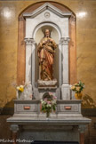<center>L'église de La Trinité. </center> Chapelle du Sacré-Cœur de Jésus. Statue en carton-pierre doré peint polychrome (Ateliers Galard - Statuaire Marseille - dernier quart du siècle).
Autel, don de Mlle Eugénie Armand (1815-1902)
Chancel et autel en marbre et plaquage polychrome  marbrerie Félix Galinier & Fils - 1886), gravé en intaille sur le tombeau de l’autel avec la sentence latine : « Cœur-Sacré de Jésus rassasié d'opprobre aie pitié nous. »