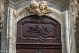 <center>Eglise Saint Théodore. </center>Les deux dessus de portes sont différents.