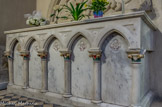<center>L'église Saint-Michel-Archange </center> Restes de peinture sur les chapiteaux (photo 2013).