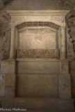 <center>La chapelle Saint-Mauront.</center>A la fin du XVIIe siècle, existait un autel, surmonté d'un retable de pierre sculpté, à larges volutes latérales. Son entablement portait un sarcophage qui se trouve maintenant sur le gradin. Ce sarcophage, destiné à une certaine Julia Quintin, aurait été réutilisé, à la fin du VIIe siècle, pour recevoir le corps de Mauront, évêque de Marseille au VIIe siècle. Sur le gradin de l'hôtel se trouvaient trois statues représentant saint Mauront entouré de Saint-Maurice et de saint Elzéar de Sabran. Cette dernière statue est conservée dans le musée lapidaire.