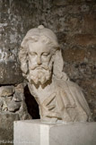<center>Collatéral sud.</center>Sculpture Tête de Christ..? Offert en novembre 1987 par Monsieur Henri Arnaud président honoraire de l'association « les Amis de Saint-Victor » qui en a assuré la restauration.