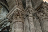 <center>Eglise Saint-Germain-des-Prés. </center> Chapiteaux à l'entrée d'une chapelle carrée.