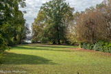 <center>Enghien-les-Bains. </center> Les jardins des villas s'étendent jusqu'au lac.