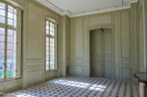 <center>Le château d’Asnières. </center>Antichambre.