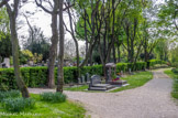 <center>Cimetière des chiens. </center> En 1976, le comblement du bras de Seine, rendu possible par la disparition d’une seconde île, l’île Robinson, fait perdre au cimetière son caractère insulaire. Suite à des ennuis financiers, le cimetière faillit fermer ses portes en 1986 : classé monument historique en 1987, il fut reprit par la commune d’Asnières en 1997.