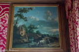 <center>Le château de Champs-sur-Marne. </center>Le Salon Rouge. Les dessus de portes et les peintures sont des huiles sur toile de la fin du XVIIIe siècle, inspirées de toiles hollandaises qui représentent des paysages et des scènes champêtres.