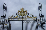 <center>Le château de Champs-sur-Marne. </center> Champs est mentionné entre 1079 et 1096 dans une charte de franchise signée par Adam de Champs. La seigneurie reste dans sa famille jusqu'en 1399, date à laquelle Jeanne II de Champs la vend à la famille d'Orgemont, originaire de Lagny-sur-Marne. Jusqu'à la fin du XVIIe siècle, elle passe entre plusieurs mains.