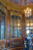 <center>Maisons Laffite.</center> Cabinet des miroirs. C'était une pièce destinée au Roi. Circulaire, elle est ornée de glaces séparées par des pilastres ioniques, qui reflètent la lumière du jour venant d'une seule fenêtre.