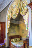 <center>Maisons Laffite.</center> Appartement du maréchal Lannes. Dans l'alcôve: un lit en acajou de forme bateau, orné d'applications en cuivre dorée