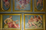 <center>Maisons Laffite.</center> Cabinet Longueil. - L'Etude ou la Connaissance, avec la lampe et le livre.
- L'Amour de la sagesse : un jeune homme ailé tient un cœur enflammé et ailé encadré de rameaux.