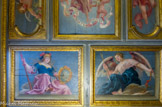 <center>Maisons Laffite.</center> Cabinet Longueil. - L'Honneur : une femme guerrière tient une lance et un écu avec deux temples.
- La Clémence : une femme ailée assise sur un nuage tient un arc et un dard.