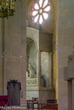 <center> l'église Saint-Pierre-Saint-Paul. </center> Dans les chapelles latérales du chœur se trouvent le tombeau de Joséphine ainsi que le mausolée de la reine Hortense, qui est enterrée dans une crypte sous l’église.