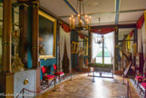 <center>Le château de Malmaison. </center> Salon de musique. Le décor de la pièce exécuté en dix jours par les frères Jacob et le peintre Moench d’après les dessins de Percier et Fontaine est parvenu presque intact et a été restauré en 1997 dans son état de 1800. Deux canapés (sur quatre) et quatre fauteuils (Jacob-Frères, vers 1800), ainsi que la harpe de l’Impératrice par Cousineau ont repris leur place dans la pièce. Deux bustes d'empereurs romains d’après l’antique (Caracalla et Maximin). Trois lustres forme lampe antique, l’un par Denière, 1830, les deux autres copiés en 1867.