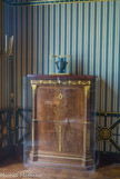 <center>Le château de Malmaison. </center> Salle du Conseil. Secrétaire en if et acajou ronceux offerts par la ville de Paris à l’Empereur pour sa fête le 15 août 1806, puis placés dans l’appartement de Joséphine aux Tuileries, Mansion, 1805. 
Sur le secrétaire, petit vase en granit noir.