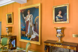 <center>Le château de Malmaison. </center> Salon de l’Empereur. Le Prince Eugène de Beauharnais, Butz d’après Stieler, après 1815.
Napoléon Ier en grand costume de sacre, atelier de François Gérard.
La reine Hortense, Girodet, 1813. Deux vases Médicis, Campements d’Arabes et de Cosaques, peints par Swebach. Manufacture de Sèvres, 1812-1813.