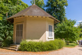 <center>Le château de Malmaison. </center> Le Pavillon d’été. Vers 1790 le propriétaire du château de Malmaison, Jacques-Jean Le Couteulx du Molay, fait construire par l’architecte F. Cointeraux. Selon la tradition, ce pavillon fut utilisé par Napoléon comme cabinet d’été, s’ouvrant alors à l’extérieur sur un bosquet à la française avec allées rayonnantes. De nos jours, on ne retrouve que la forme octogonale de ce bâtiment et le toit est désormais recouvert d’ardoises. Cette transformation radicale date peut-être de la reine Marie-Christine d’Espagne, propriétaire du château de 1842 à 1861.