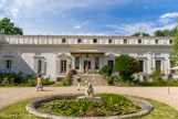 <center>Le château de la Petite Malmaison. </center> Le bâtiment abritant une suite de salons.