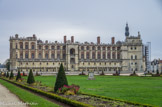 <center>Saint-Germain-en-Laye. </center> Le Château-Vieux. Dix ans plus tard, Henri II demanda à Philibert de L'Orme de construire à proximité un édifice qui, à la suite de transformations et d'embellissements successifs sous Charles IX et surtout sous Henri IV, devint le 