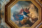 <center>Le salon des Muses. </center> Plafond. Le décor peint est tout entier dû à Charles LE BRUN
Au centre, Clio, Muse de l'Histoire en compagnie de la Prudence et de la Fidélité. Le Triomphe de la Fidélité est une  allusion de la fidélité de Nicolas Fouquet au roi durant la Fronde.
A l'angle des voussures, les huit autres Muses, assises deux par deux.
Au centre de l'alcôve, La Nuit.