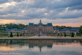 <center> Vaux le Vicomte, le soir. </center> Vue du Grand Miroir Carré.