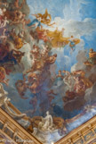 <center>Le salon d'Hercule. </center> Plafond par François Lemoyne entre 1733 et 1736 : l’apothéose d’Hercule, accueilli par Jupiter qui lui destine Hébé. Dans les angles, allégories traitées en trompe l’œil qui représentent les principales qualités d’Hercule.