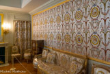 <center>Le Petit Appartement de la reine.</center> Le mobilier comprend deux canapés que Georges Jacob livra en 1784.