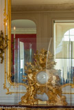 <center>Le grand cabinet de la Dauphine.</center>Ce baromètre, un instrument de mesure, utilisé en physique et    en    météorologie,    qui    sert    à    mesurer    la    pression atmosphérique, fut exécuté pour le futur Roi Louis XVI qui occupa cet appartement.