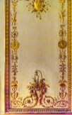 <center>Cabinet de garde-robe de Louis XVI.</center> Symbolisant la justice royale et le caractère divin de la monarchie, l’écusson est complété soit de la balance (l’Agriculture, le Commerce et la Marine).