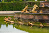 <center>Les jardins de Versailles.</center> Le bassin de Latone.