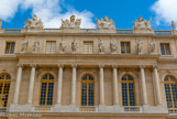 <center>Les jardins de Versailles.</center> Corps cenral de la façade ouest.