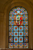 <center> La cathédrale Saint-Louis.</center> Vitrail à l'effigie de Charles Borromée