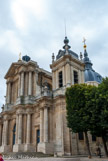 <center> La cathédrale Saint-Louis.</center> Le 4 mai 1789, la procession des états généraux se termina dans cette église par une grande messe célébrée par l'archevêque de Paris. Louis XVI regagna le château vers 16 heures.<br> Le 22 juin 1789 cette église vit la réunion du député du tiers-état et du clergé. Le serment du jeu de paume y fut renouvelé.