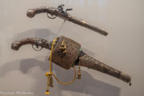 <center>Pistolets à silex, prise probable de la Smala.</center>Vignat (fabricant).
1775-1800.
Métal, argent, textile, cuir.
Marseille, Mucem, dépôt de Montpellier Méditerranée Métropole.