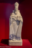 <center></center>Statue de saint Grégoire l’Illuminateur. Né vers 257, mort 331. C'est le saint qui a évangélisé l'Arménie et qui en a été le premier catholicos en 301, ce qi fait de l'Arménie le royaume le plus ancien état chrétien au monde. Il se fait ordonner évêque de Césarée de Cappadoce, d'où il rapporte les reliques de saint Jean Baptiste.