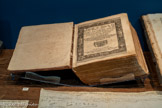 <center></center>Première édition complète de la version arménienne de la Bible, 1666. <br> En bas, Louis XVI accorde un brevet de pension à la veuve d’un drogman arménien, 1779